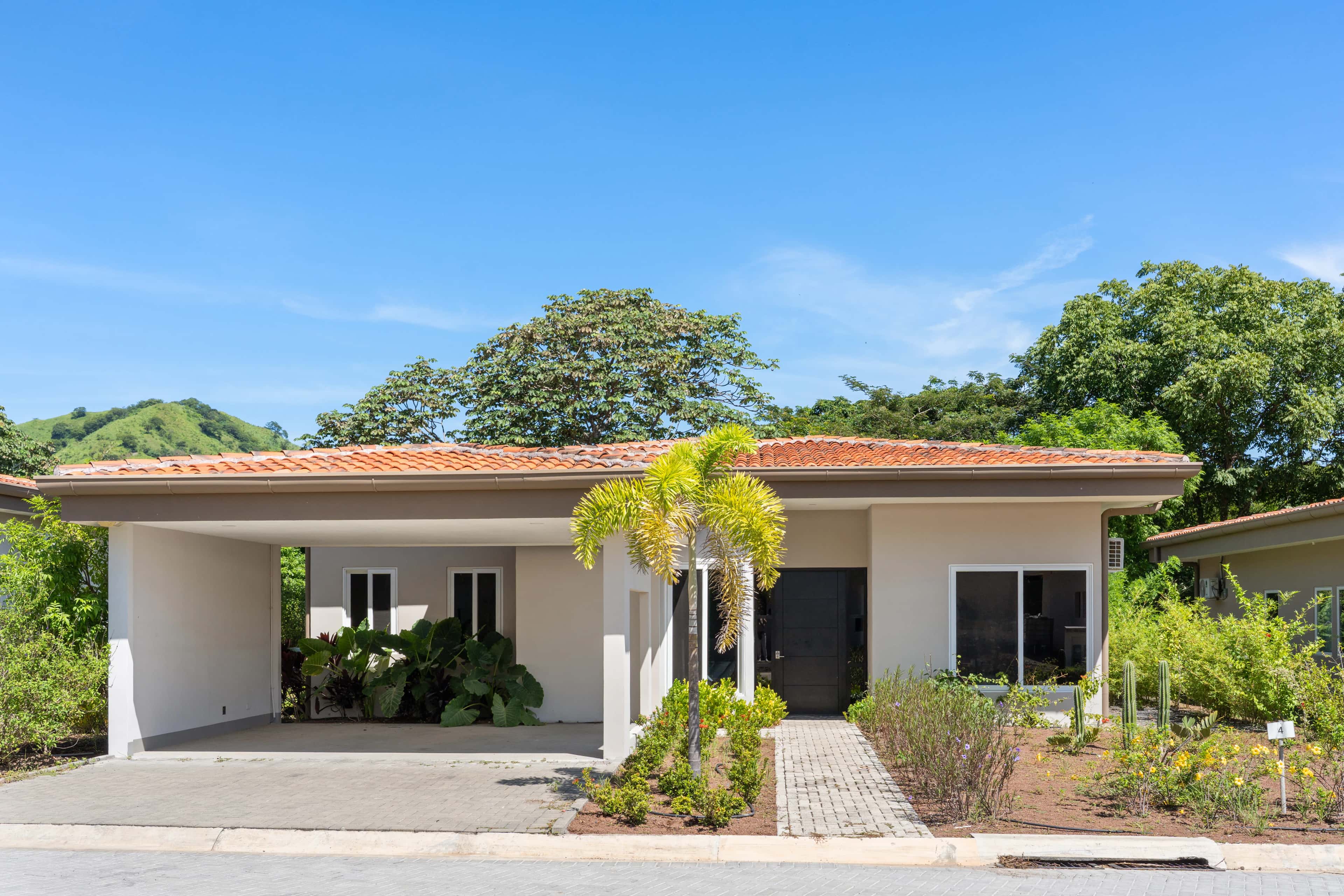 House 04 - Image 3