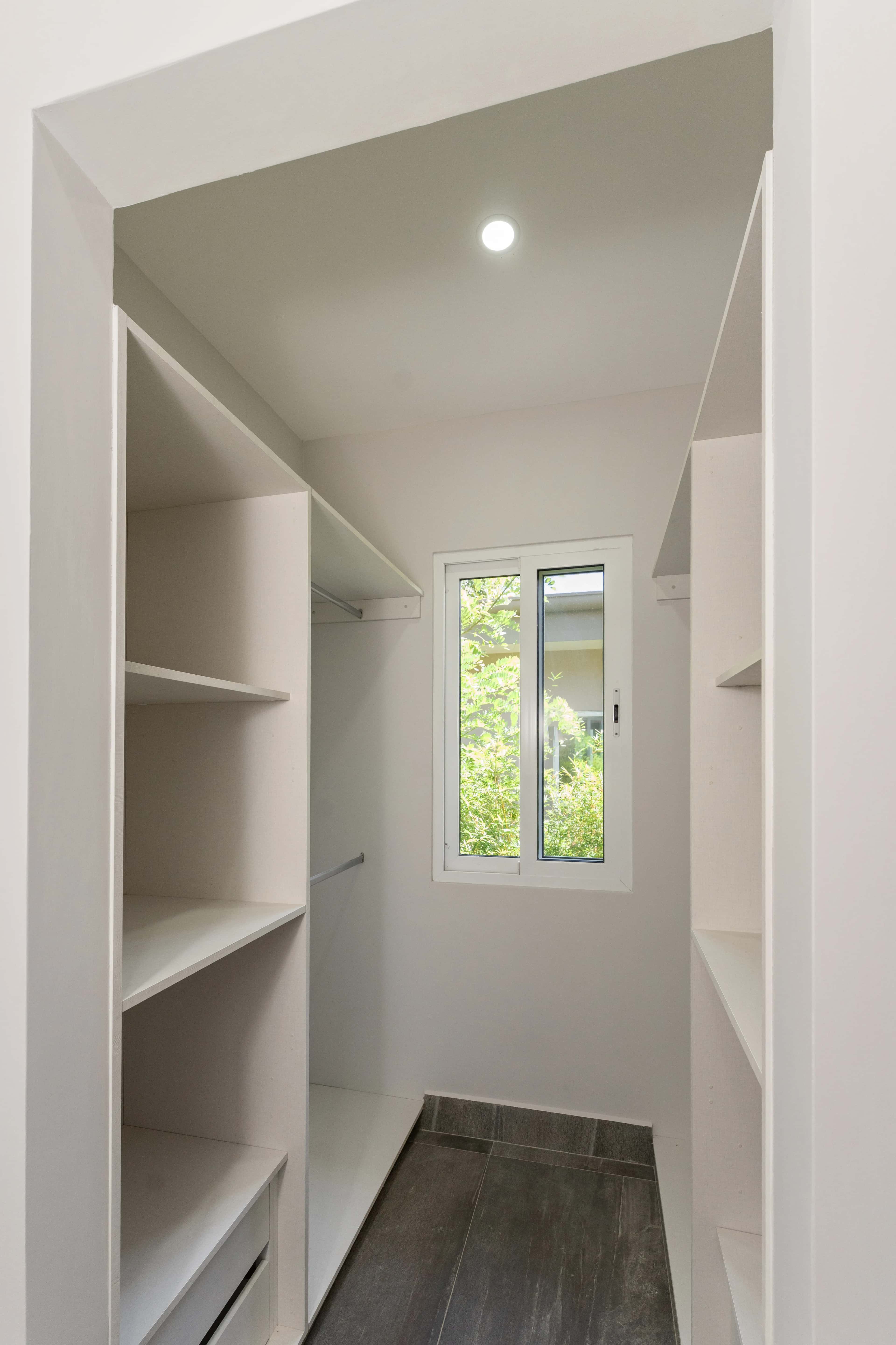 House 04 - Image 13
