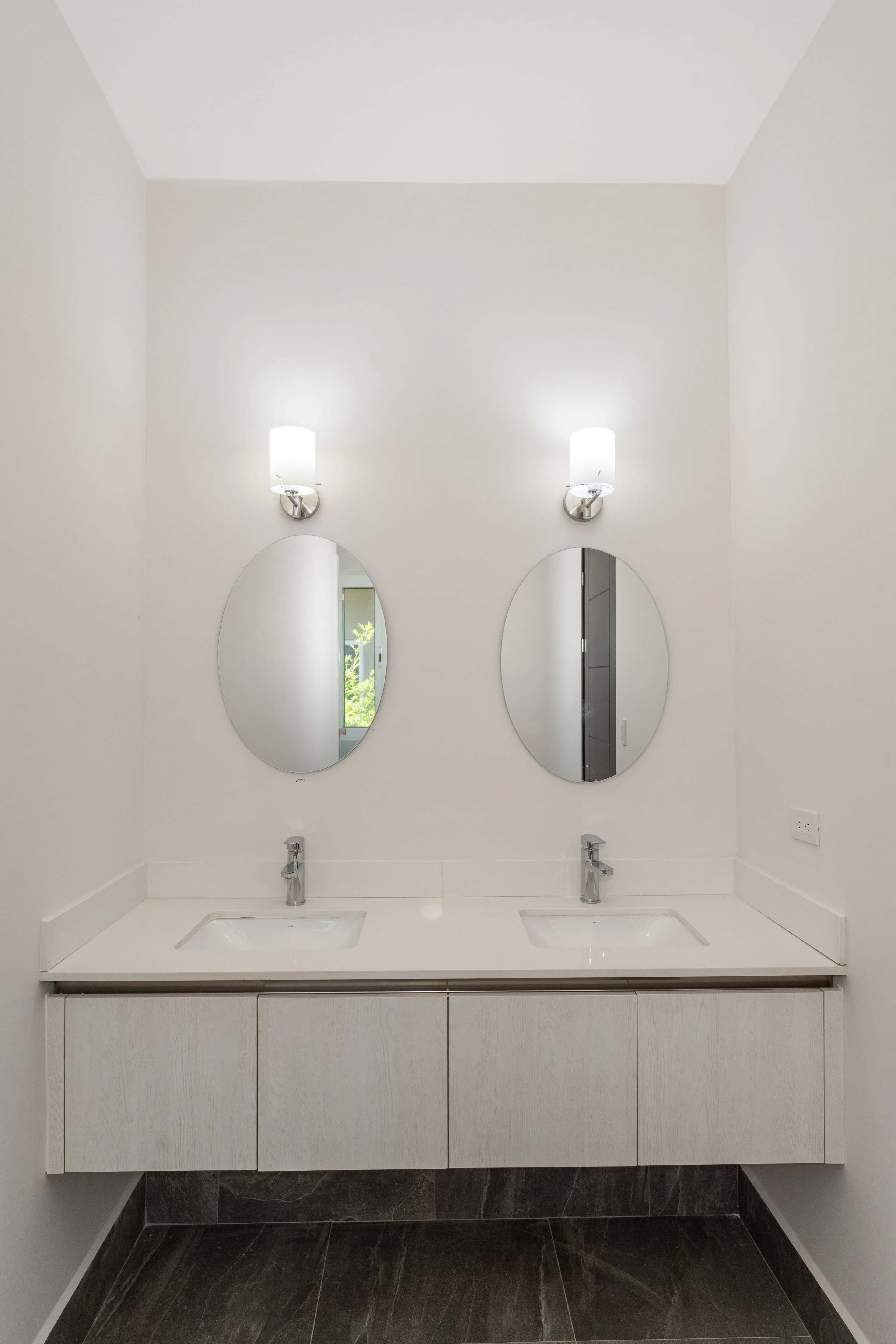 House 04 - Image 14