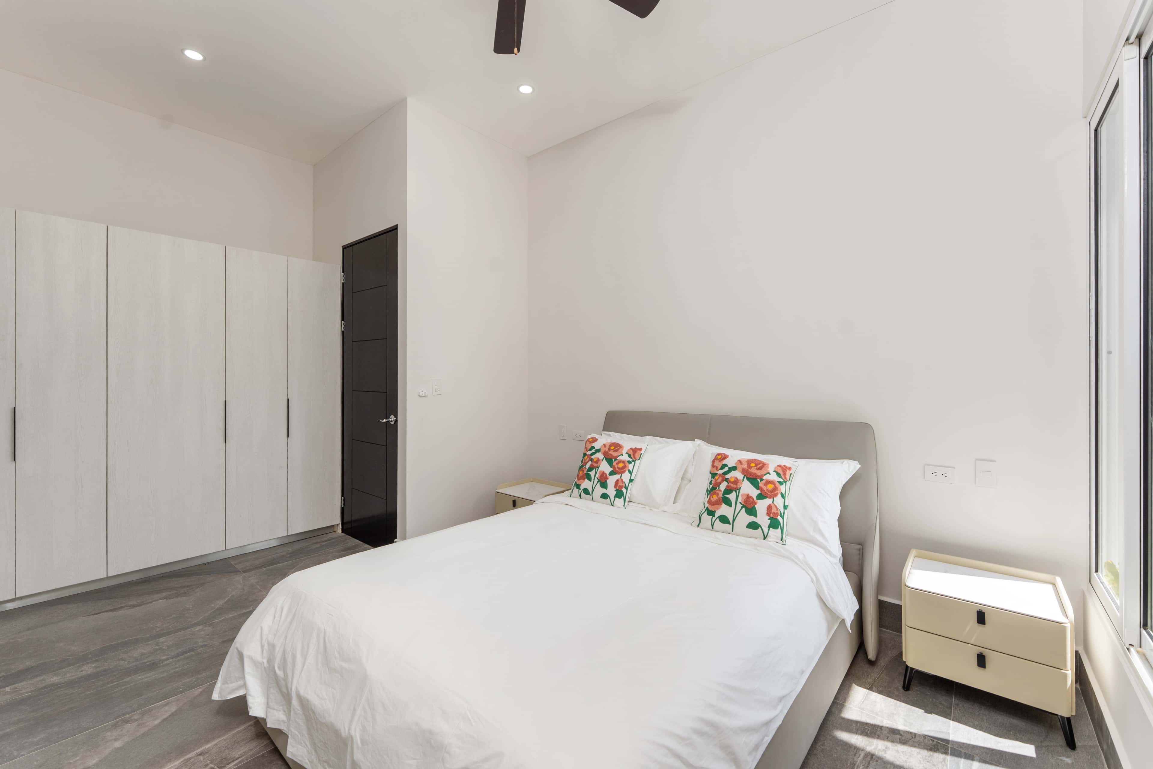 House 04 - Image 35